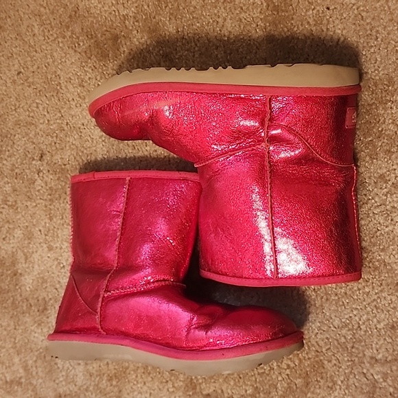 UGG Big Kid's Classic Metallic Sparkle Short Boots - Picture 12 of 14